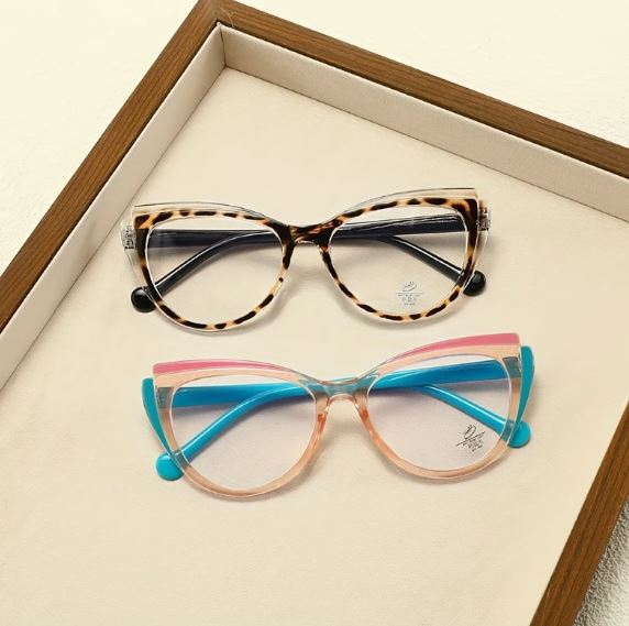 Timeless Elegance Meets Modern Edge β Geometric Vintage Clear Glasses β Sold Individually