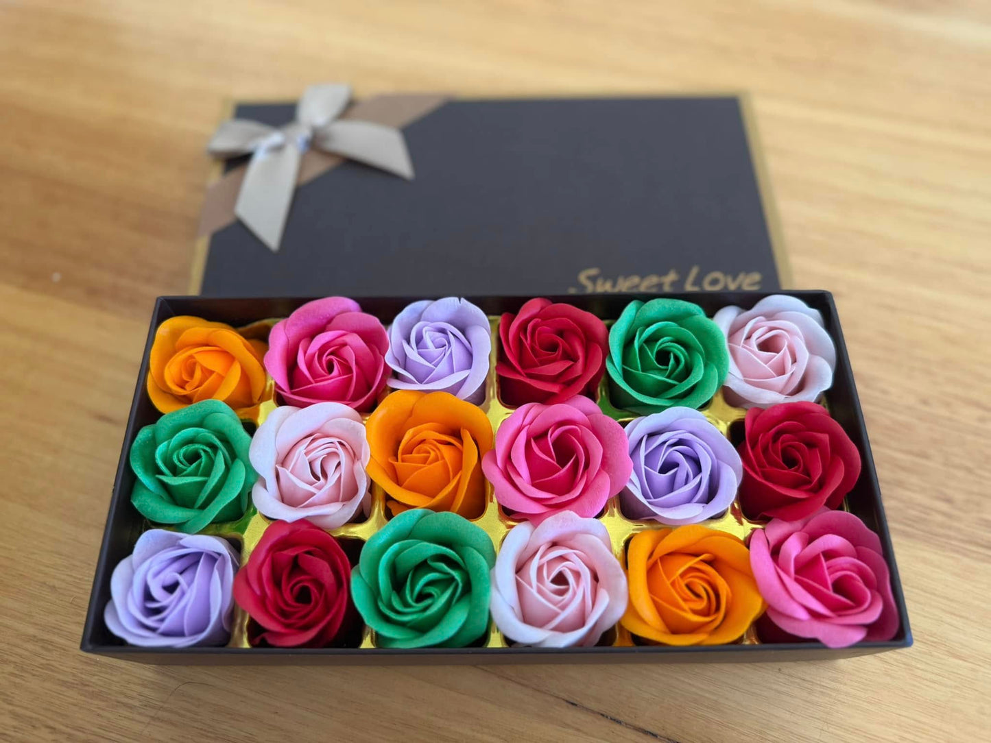 ๐ธ A Gift of Elegance & Relaxation โ 18 Rose Soap Set ๐ธ