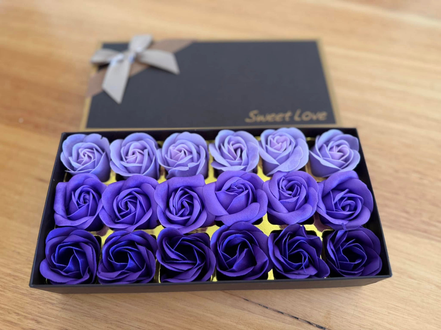 ๐ธ A Gift of Elegance & Relaxation โ 18 Rose Soap Set ๐ธ
