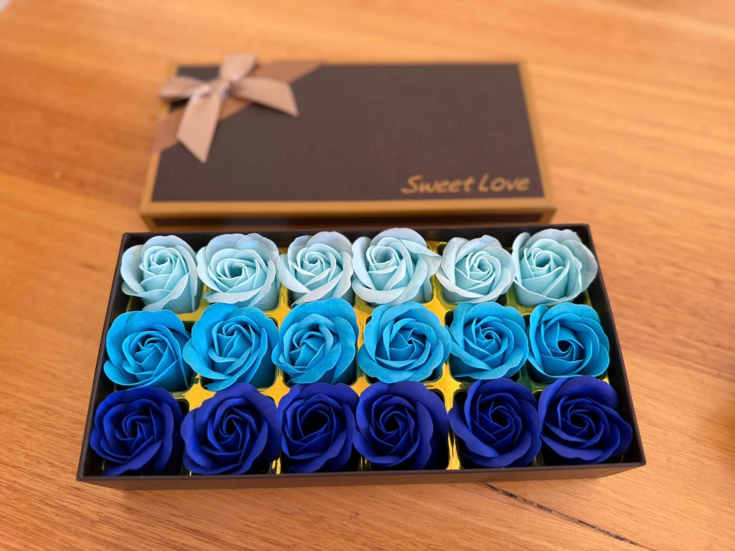 ๐ธ A Gift of Elegance & Relaxation โ 18 Rose Soap Set ๐ธ