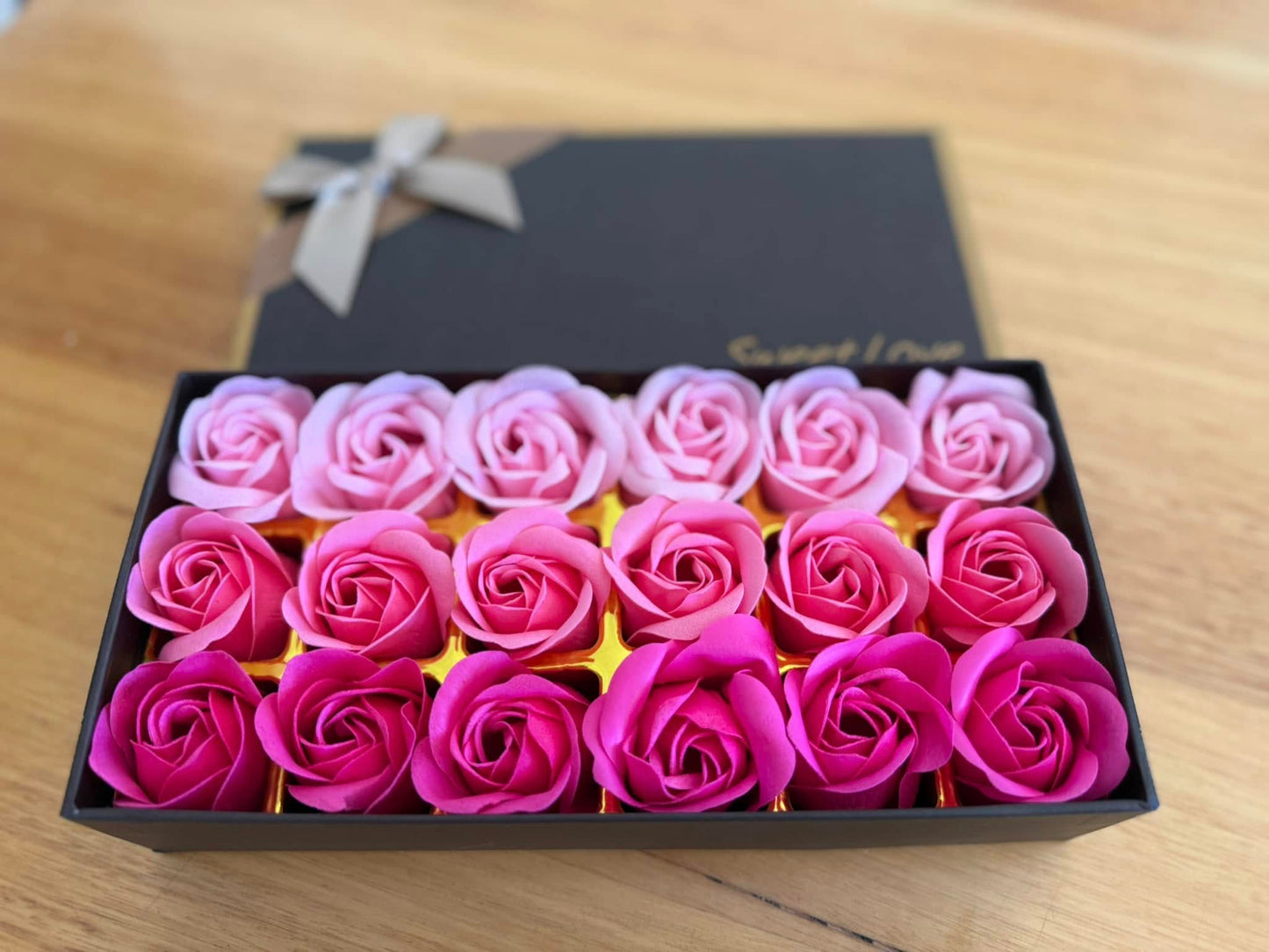 ๐ธ A Gift of Elegance & Relaxation โ 18 Rose Soap Set ๐ธ