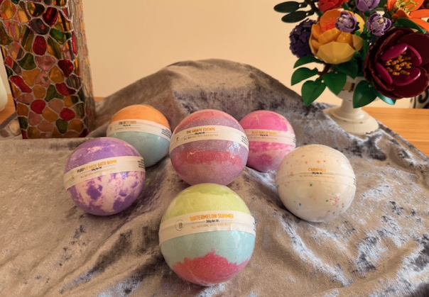 πDive into Bliss! Indulge Your Senses with Our Luxurious Bath Bombs!π