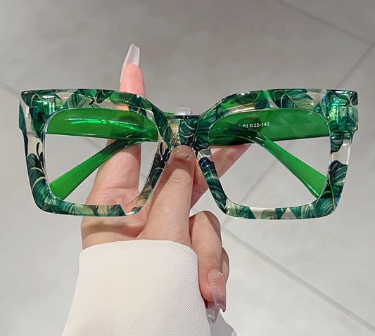 Timeless Elegance with a Floral Touch – Vintage-Inspired Square Frame Glasses