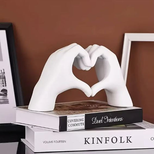 🤍 Nordic White Love Gesture Sculpture – Elegant Heart Hands Decor 🤍