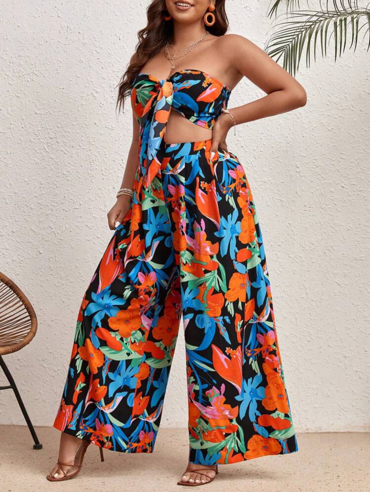Get ready for those warm Aussie days with our gorgeous Floral Print Knot Front Tube Top and flowy Wide Leg Pants!