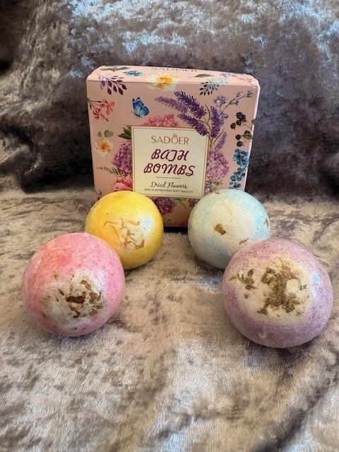 Floral-Infused Bath Bomb – Aromatherapy Sphere with Dried Flowers 🌸🛁
