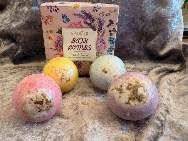 Floral-Infused Bath Bomb – Aromatherapy Sphere with Dried Flowers 🌸🛁