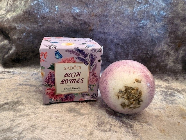Floral-Infused Bath Bomb – Aromatherapy Sphere with Dried Flowers 🌸🛁