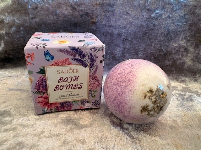 Floral-Infused Bath Bomb – Aromatherapy Sphere with Dried Flowers 🌸🛁