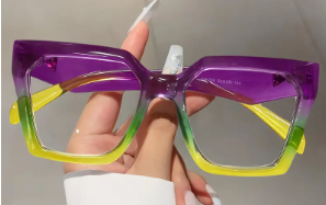 New Women's Square Frame Fashion Glasses, the ultimate accessory for a stylish, modern look